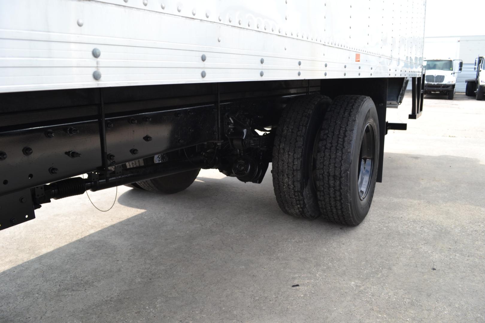2017 WHITE /BLACK FREIGHTLINER M2-106 with an CUMMINS ISB 6.7L 240HP engine, ALLISON 2100HS AUTOMATIC transmission, located at 9172 North Fwy, Houston, TX, 77037, (713) 910-6868, 29.887470, -95.411903 - Photo#10